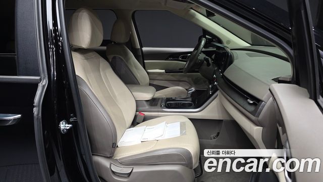 Kia Canival 2023 — photo 11