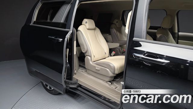 Kia Canival 2023 — photo 12