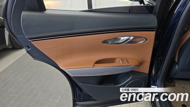 Genesis GV70 2022 — photo 15
