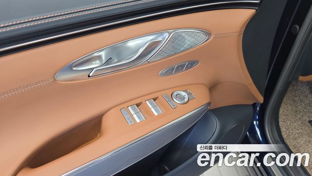 Genesis GV70 2022 — photo 28