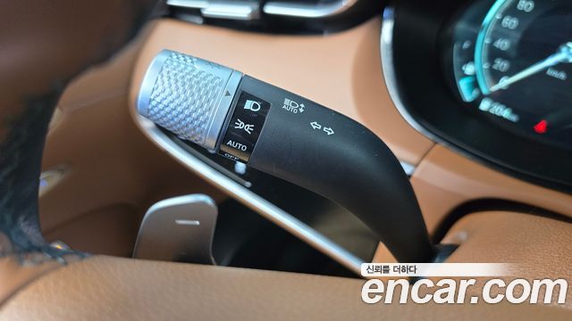 Genesis GV70 2022 — photo 29