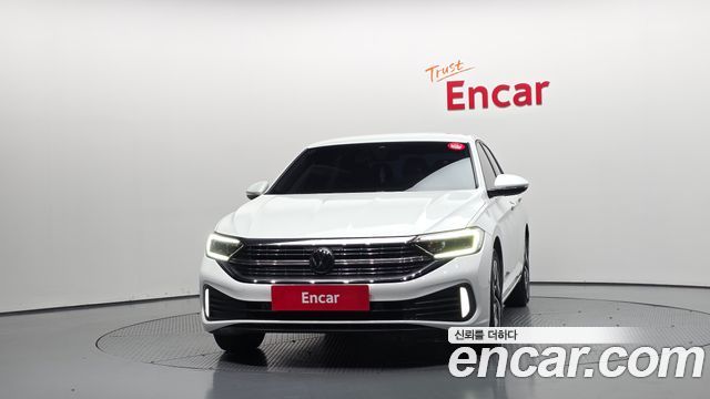 Volkswagen Jetta 2023 — photo 3