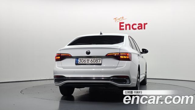 Volkswagen Jetta 2023 — photo 4