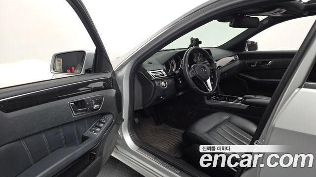 Mercedes-Benz E-Class 2014 — photo 10