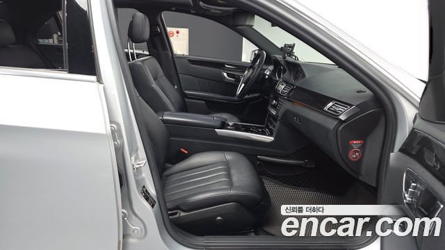 Mercedes-Benz E-Class 2014 — photo 11