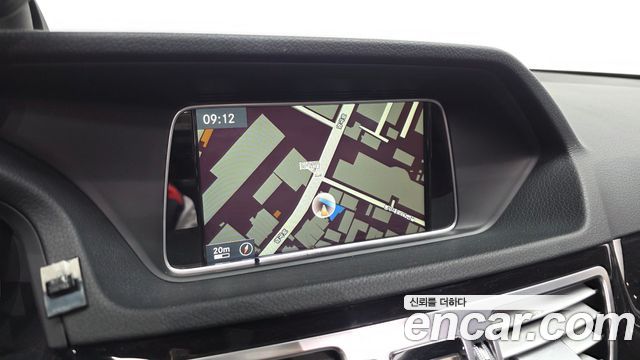 Mercedes-Benz E-Class 2014 — photo 14
