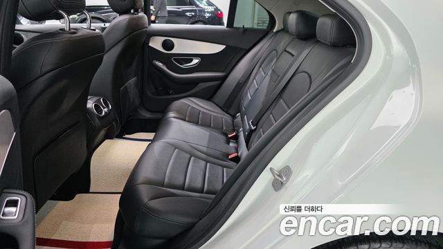 Mercedes-Benz C-Class 2020 — photo 11