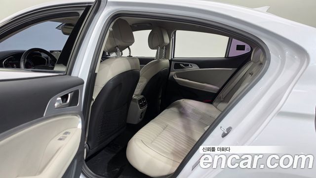 Genesis G70 2018 — photo 11