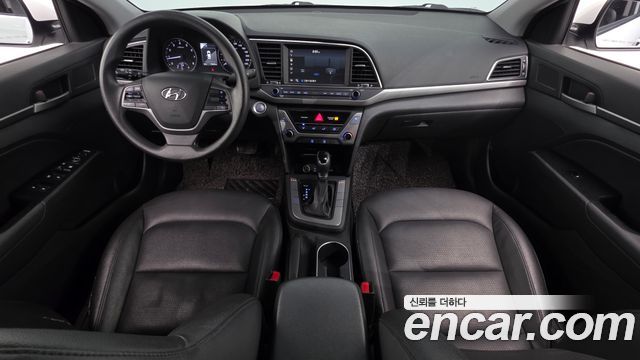 Hyundai AVANTE 2018 — photo 10