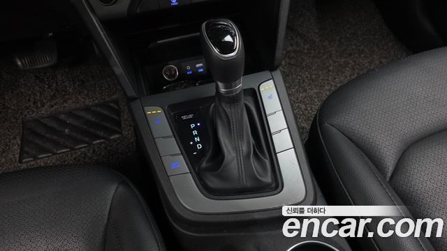 Hyundai AVANTE 2018 — photo 12