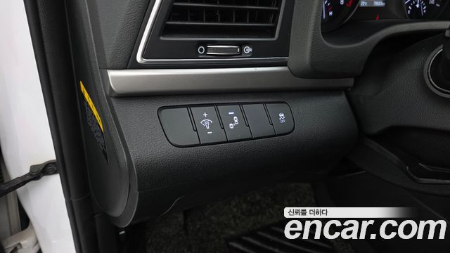 Hyundai AVANTE 2018 — photo 24