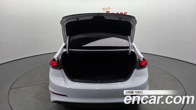 Hyundai AVANTE 2018 — photo 26