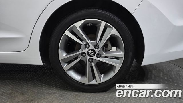 Hyundai AVANTE 2018 — photo 7