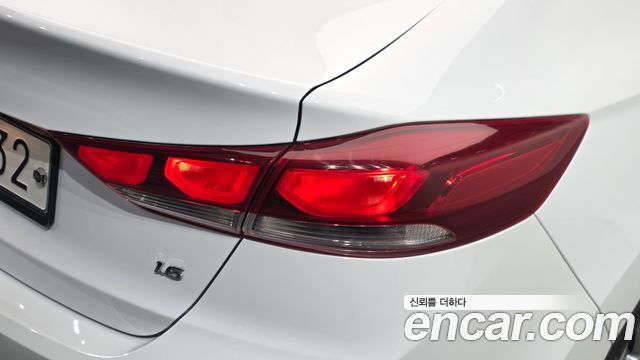 Hyundai AVANTE 2018 — photo 9