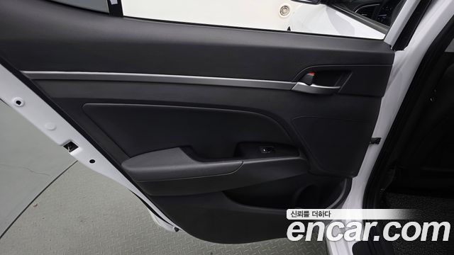 Hyundai AVANTE 2018 — photo 15