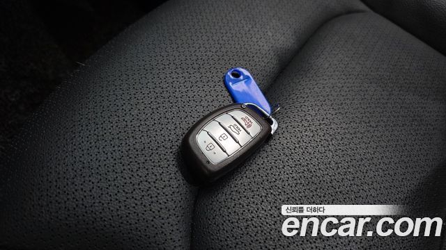 Hyundai AVANTE 2018 — photo 31
