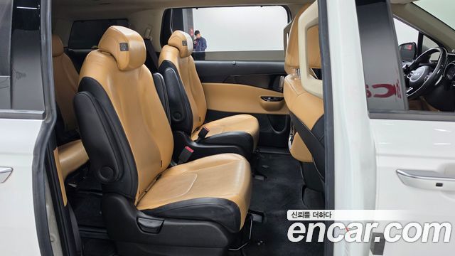 Kia Canival 2022 — photo 17