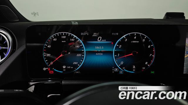 Mercedes-Benz GLA-Class 2021 — photo 11