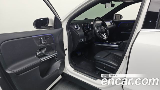 Mercedes-Benz GLA-Class 2021 — photo 13
