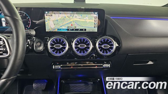 Mercedes-Benz GLA-Class 2021 — photo 18