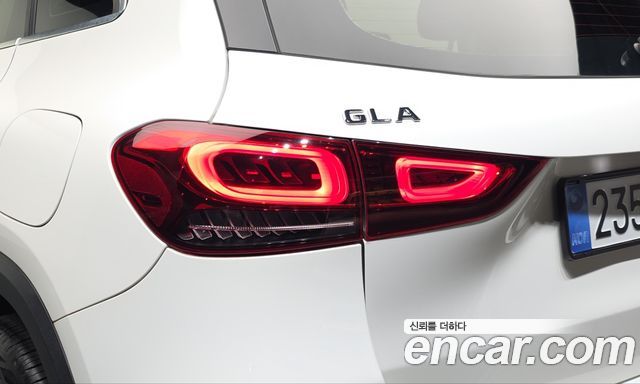Mercedes-Benz GLA-Class 2021 — photo 9