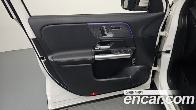 Mercedes-Benz GLA-Class 2021 — photo 14