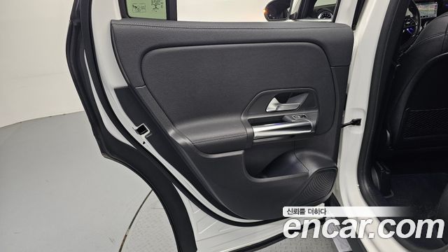 Mercedes-Benz GLA-Class 2021 — photo 15