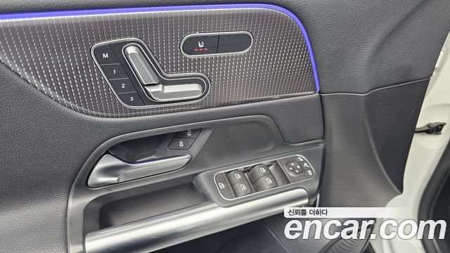 Mercedes-Benz GLA-Class 2021 — photo 28