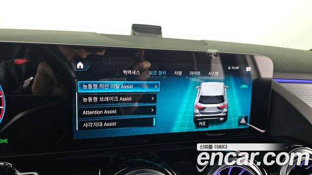Mercedes-Benz GLA-Class 2021 — photo 30