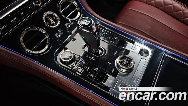 Bentley Continental 2022 — photo 9