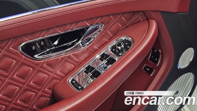 Bentley Continental 2022 — photo 17