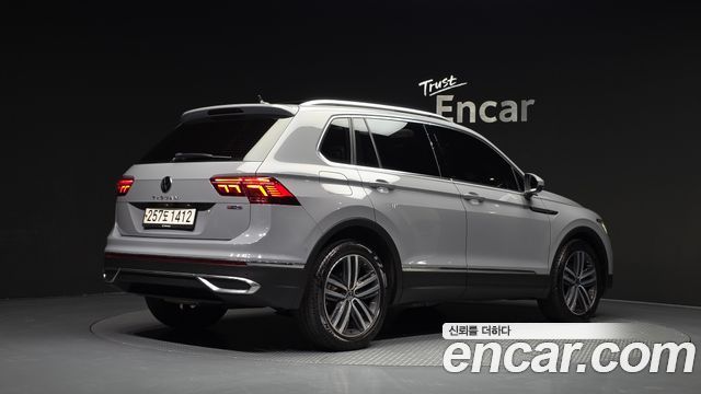 Volkswagen Tiguan 2021 — photo 2