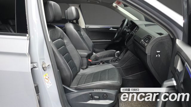 Volkswagen Tiguan 2021 — photo 17