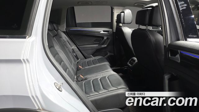 Volkswagen Tiguan 2021 — photo 18