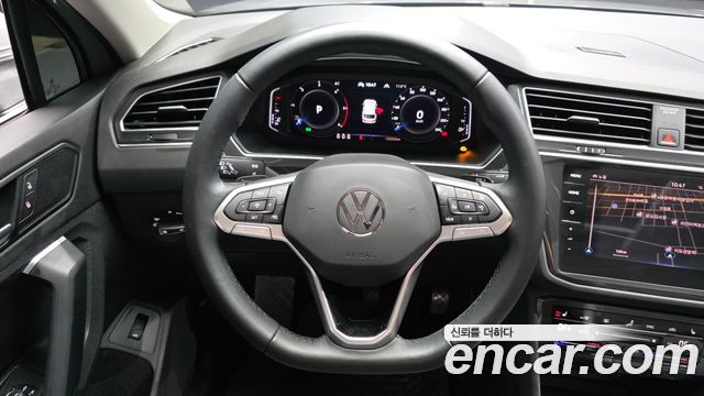 Volkswagen Tiguan 2021 — photo 19