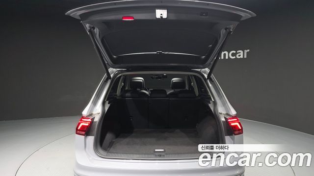 Volkswagen Tiguan 2021 — photo 26