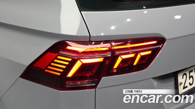Volkswagen Tiguan 2021 — photo 9