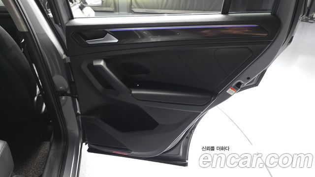 Volkswagen Tiguan 2021 — photo 15