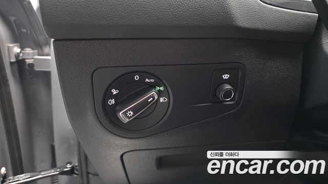Volkswagen Tiguan 2021 — photo 29