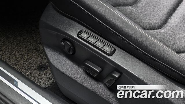 Volkswagen Tiguan 2021 — photo 32