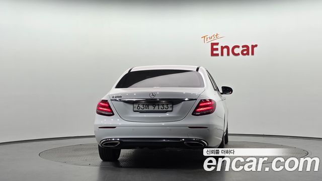 Mercedes-Benz E-Class 2018 — photo 4