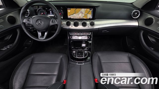Mercedes-Benz E-Class 2018 — photo 10