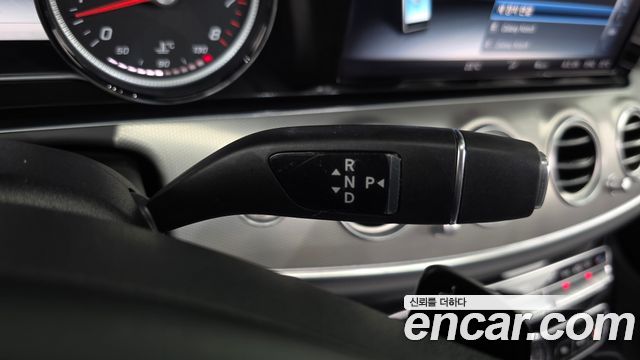 Mercedes-Benz E-Class 2018 — photo 12