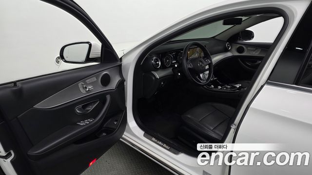 Mercedes-Benz E-Class 2018 — photo 13