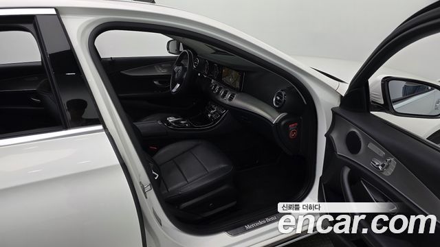 Mercedes-Benz E-Class 2018 — photo 17