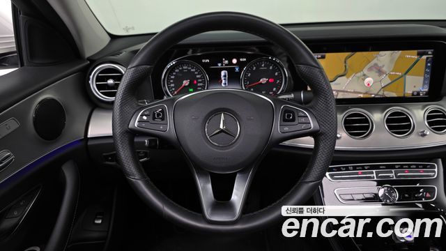 Mercedes-Benz E-Class 2018 — photo 19