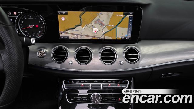 Mercedes-Benz E-Class 2018 — photo 20