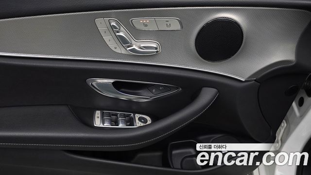 Mercedes-Benz E-Class 2018 — photo 23