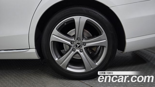Mercedes-Benz E-Class 2018 — photo 7