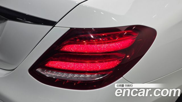 Mercedes-Benz E-Class 2018 — photo 9